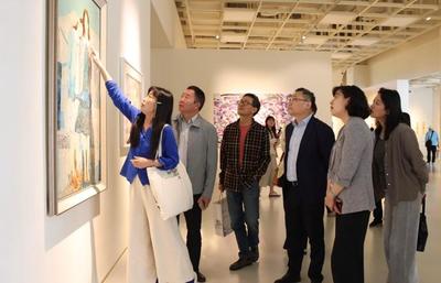 文藝之花開遍閔行，百花齊放共繪新時(shí)代——第十二屆“百花齊放新時(shí)代”系列文化活動(dòng)暨第十屆“絢麗閔行”優(yōu)秀美術(shù)作品展盛大啟幕